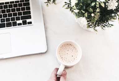 开云-LPL高光时刻：你狸大招真好用，haichao塞拉斯团战三杀