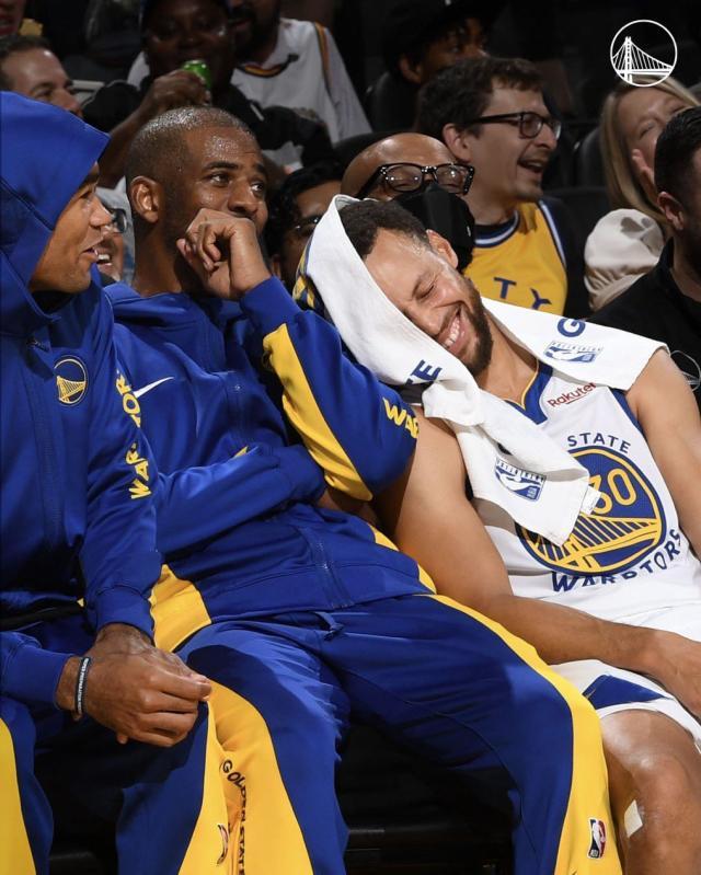 开云体育APP下载-保库连线上演！保罗轻松融入勇士：库里靠他肩膀笑