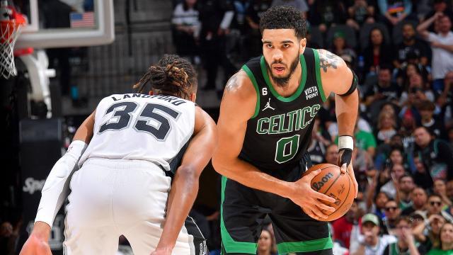 开云体育官网-塔图姆希望罗威先发出场 绿军是否该考虑变阵